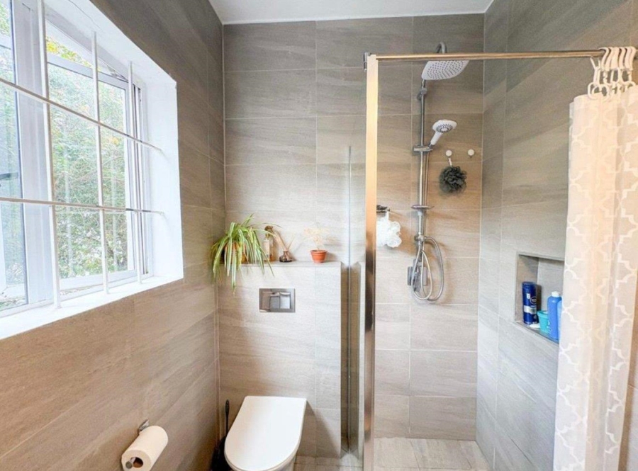 To Let 3 Bedroom Property for Rent in Vredehoek Western Cape